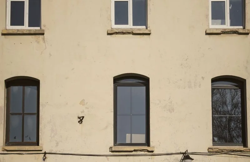 Façade encrassée avant nettoyage