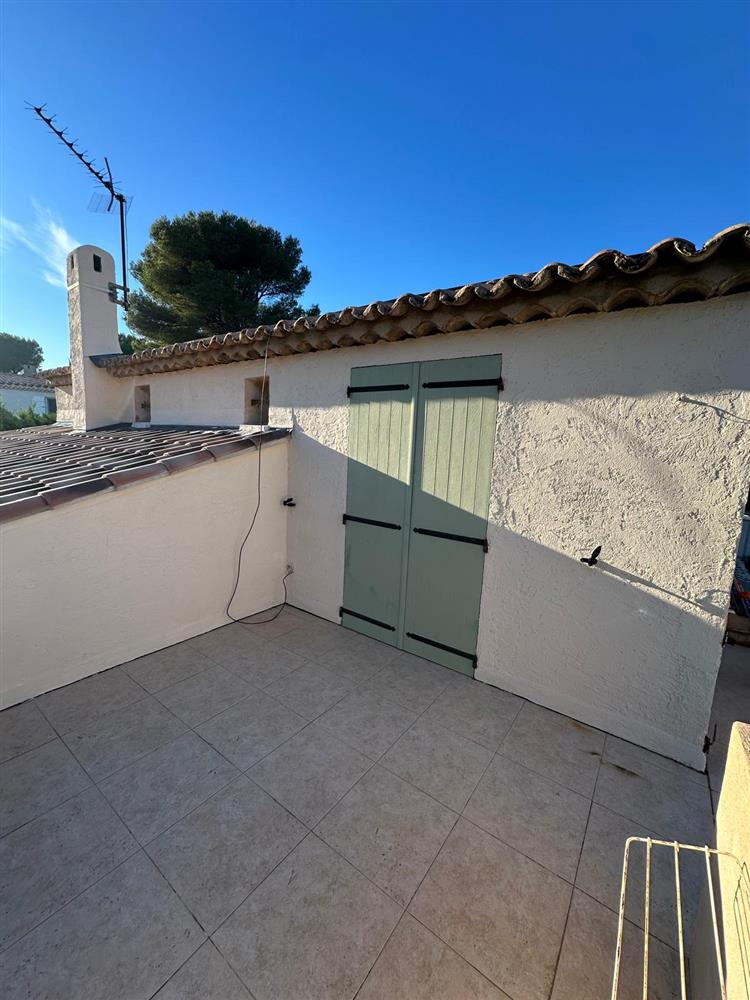 Murs de terrasse traités avec un hydrofuge coloré